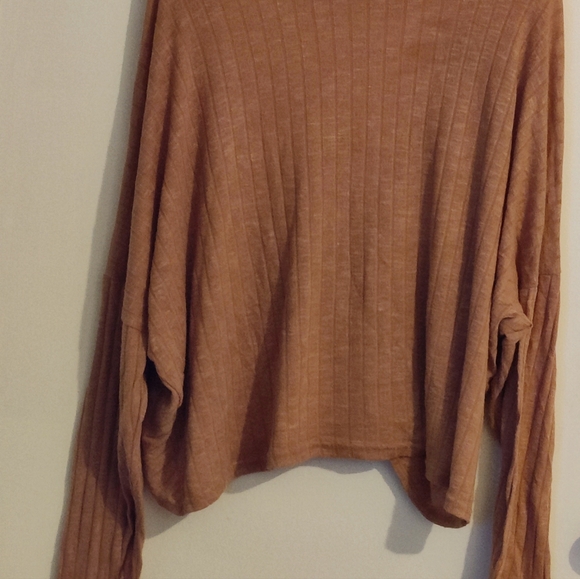 Forever 21 crop top shirt - Picture 2 of 5